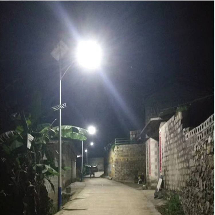 太陽能路燈不亮大都是蓄電池報(bào)廢--太陽能路燈維修怎樣選擇蓄電池呢？